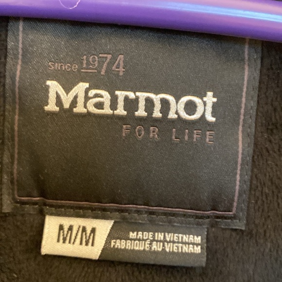 Marmot insulated coat. Water resistant gray pattern exterior, plush black lining - Picture 3 of 4